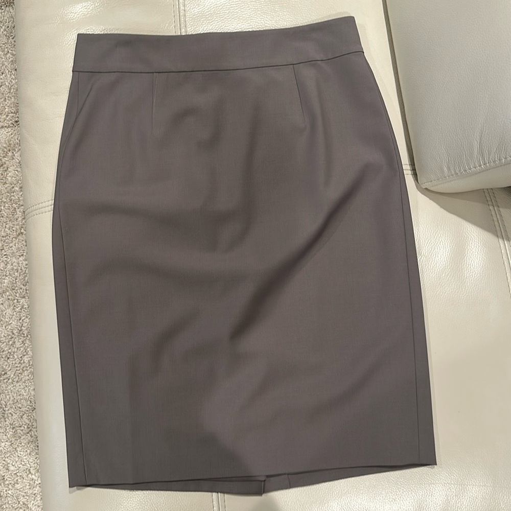 New with tags Ann Taylor Pencil Skirt gray size 6